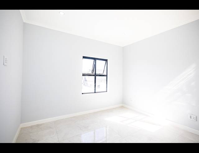 4 BEDROOM FREEHOLD FOR SALE IN SANDOWN